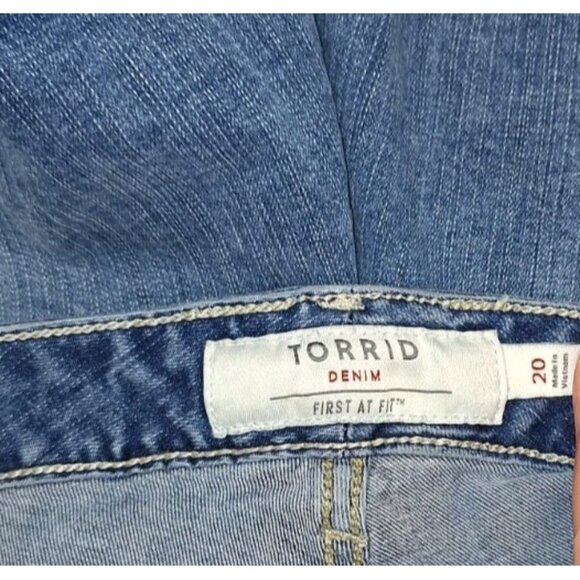 Torrid Women's Blue Size 20 Jean Shorts 40x2 - Picture 3 of 5